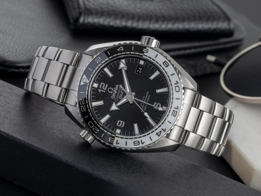 Omega Planet Ocean 600M GMT 43.5mm 215.30.44.22.01.001 Strap Guide – Best Rubber Straps & Fit - Helvetus