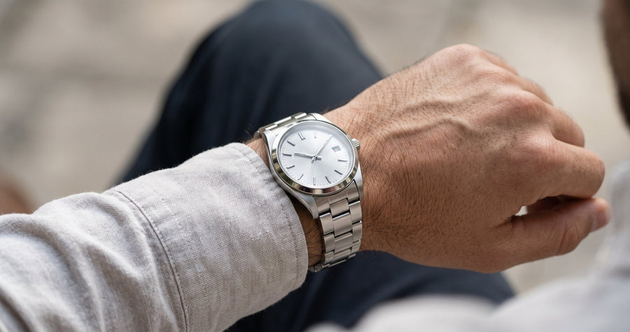 Watch Bracelet vs Strap – Which Should You Wear, and When? - Helvetus
