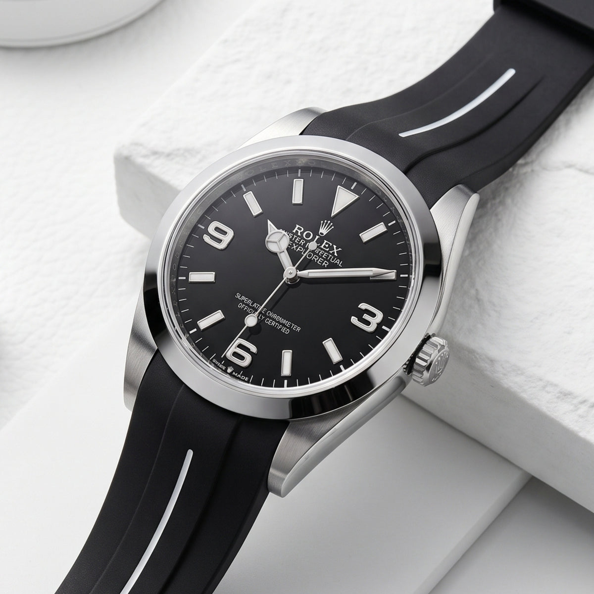 Bracelet en caoutchouc pour Rolex Explorer I – Noir avec ligne blanche | LuxLine®