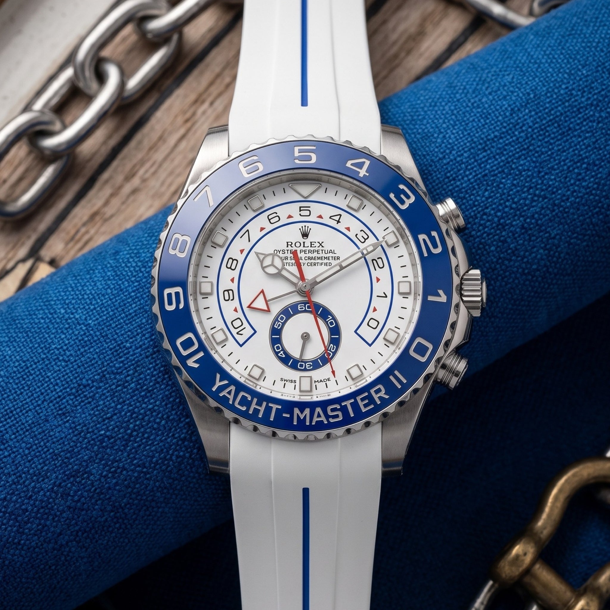 Bracelet en caoutchouc pour Rolex Yacht-Master II 44 mm – Blanc avec ligne bleue | LuxLine®